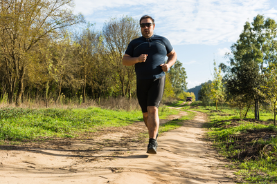 man running outside to lose weight