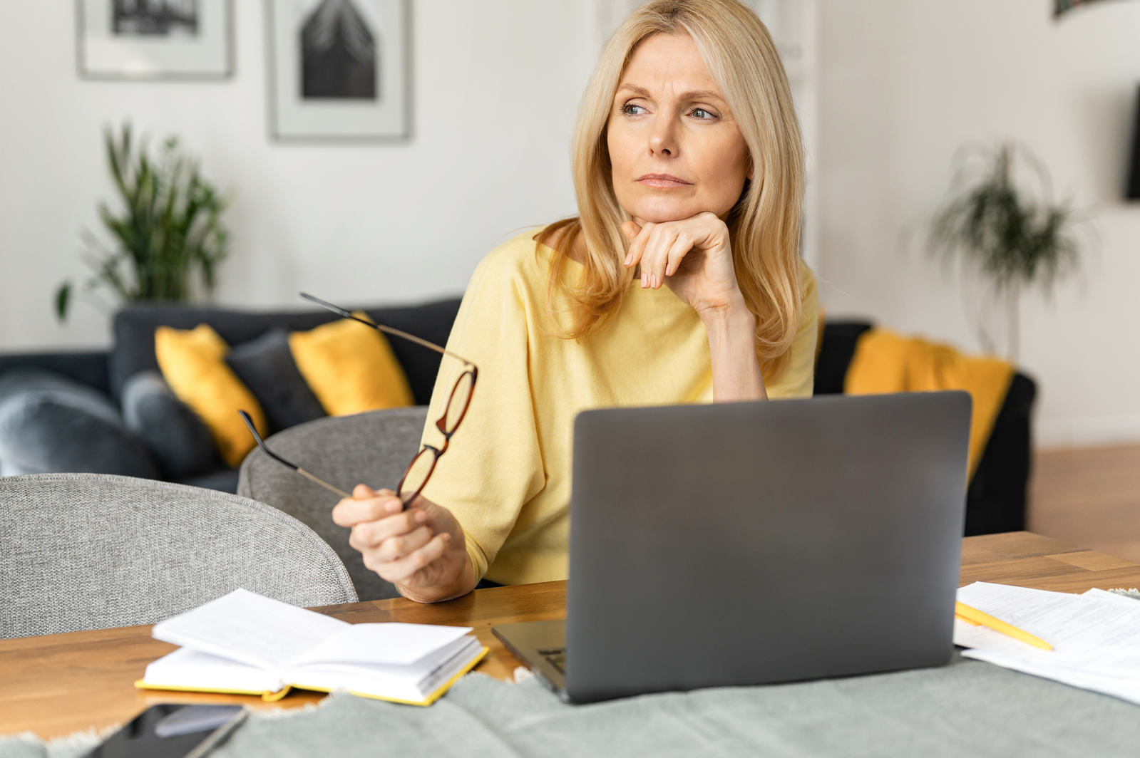 woman in front of laptop